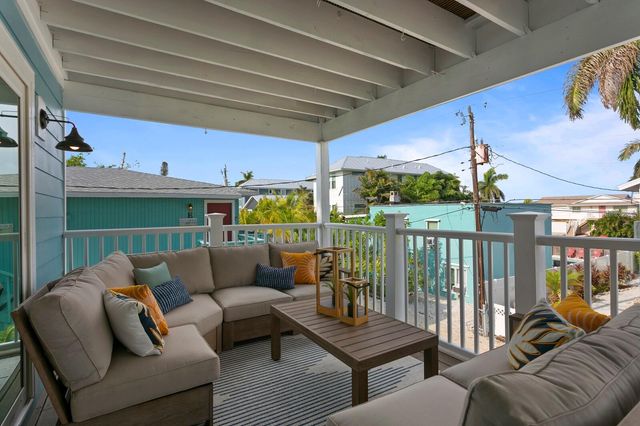2203 AVENUE B, Bradenton Beach, FL 34217