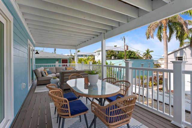 2203 AVENUE B, Bradenton Beach, FL 34217