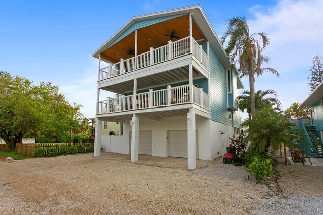 2203 AVENUE B, Bradenton Beach, FL 34217