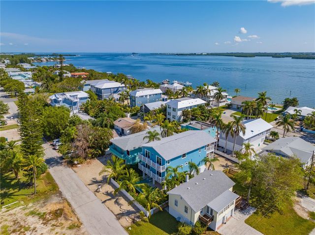 2203 AVENUE B, Bradenton Beach, FL 34217
