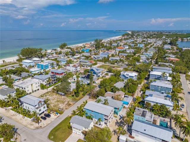 2203 AVENUE B, Bradenton Beach, FL 34217