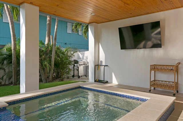 2203 AVENUE B, Bradenton Beach, FL 34217