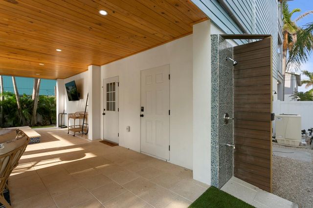 2203 AVENUE B, Bradenton Beach, FL 34217