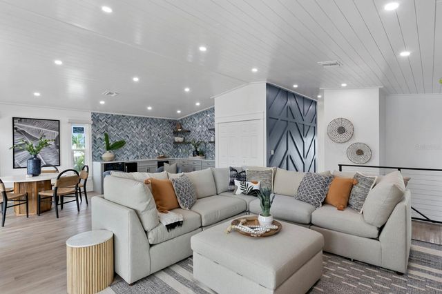 2203 AVENUE B, Bradenton Beach, FL 34217