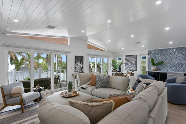 2203 AVENUE B, Bradenton Beach, FL 34217