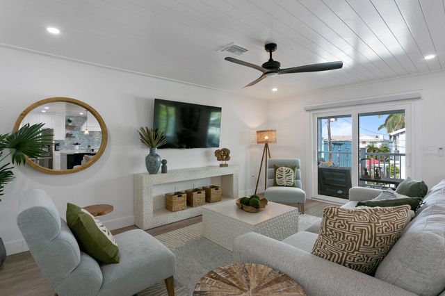 2203 AVENUE B, Bradenton Beach, FL 34217