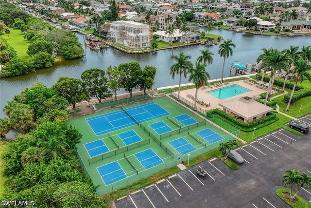 11118 Gulf Shore DR 803, Naples, FL 34108