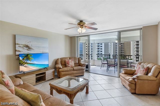 11118 Gulf Shore DR 803, Naples, FL 34108