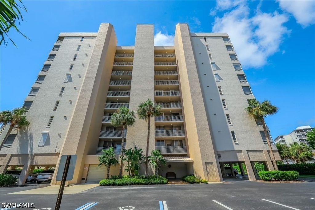 11118 Gulf Shore DR 803, Naples, FL 34108