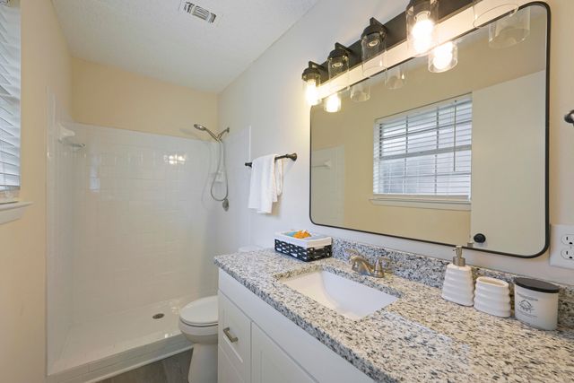 15 Lakeview Drive, Mary Esther, FL 32569