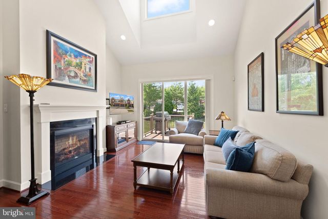 44238 SILVERPALM GROVE TER, Leesburg, VA 20176