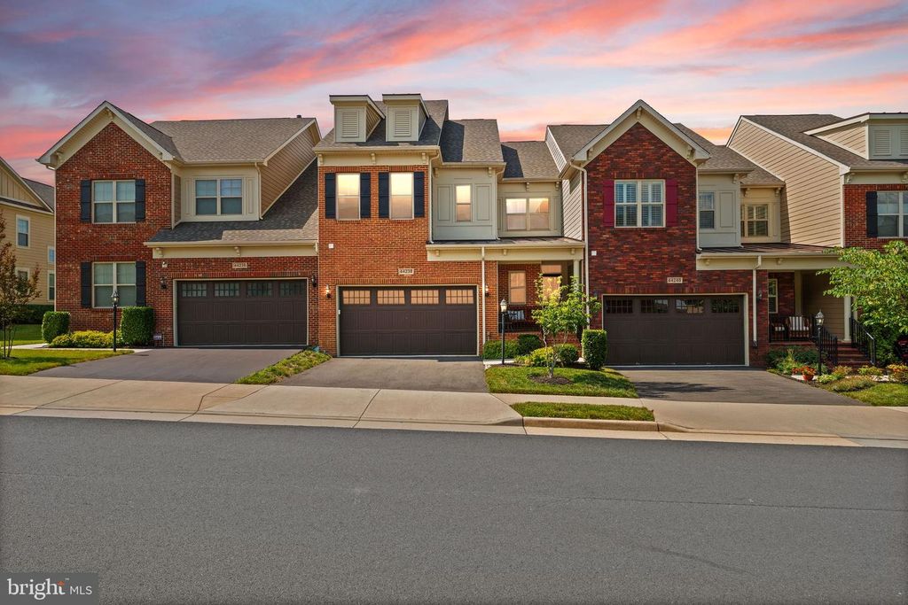 44238 SILVERPALM GROVE TER, Leesburg, VA 20176