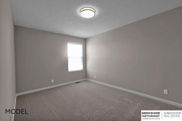 9505 S 183rd Avenue, Omaha, NE 68136