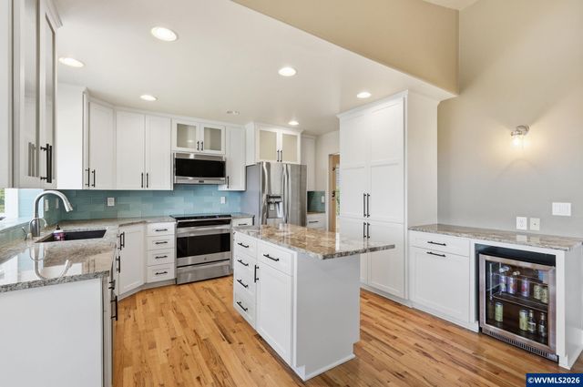 33833 Sunnyview Dr NE, Albany, OR 97322