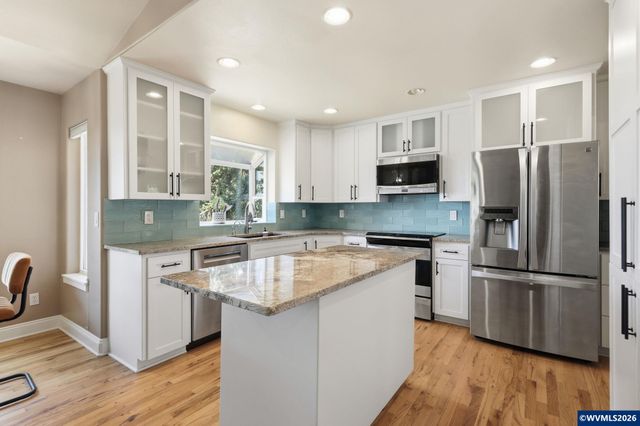 33833 Sunnyview Dr NE, Albany, OR 97322