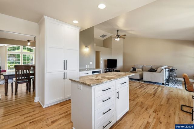 33833 Sunnyview Dr NE, Albany, OR 97322
