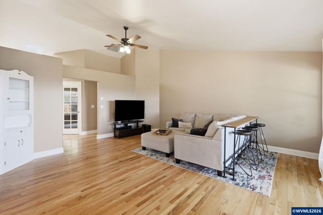 33833 Sunnyview Dr NE, Albany, OR 97322