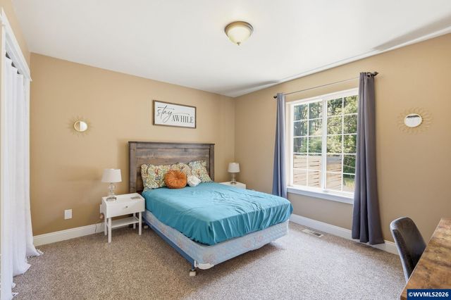 33833 Sunnyview Dr NE, Albany, OR 97322