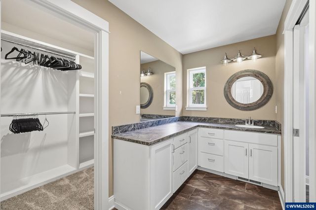 33833 Sunnyview Dr NE, Albany, OR 97322