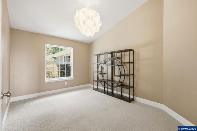 33833 Sunnyview Dr NE, Albany, OR 97322