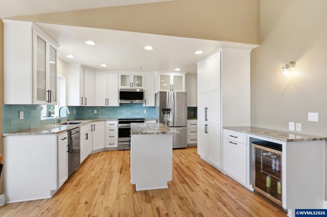 33833 Sunnyview Dr NE, Albany, OR 97322