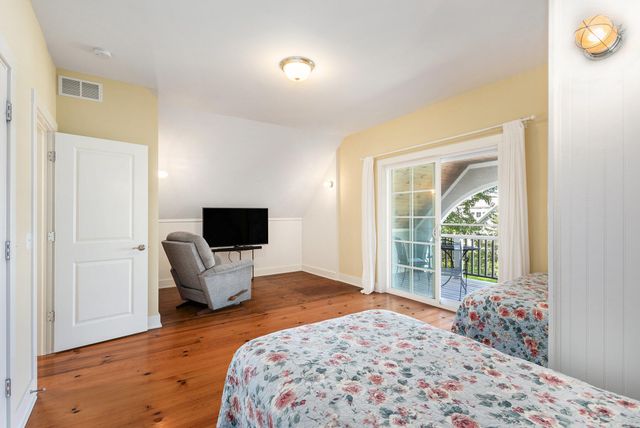 475 Lakeshore Drive, South Haven, MI 49090