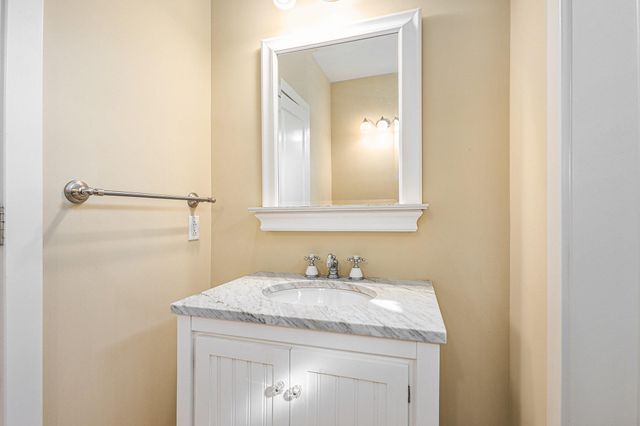 475 Lakeshore Drive, South Haven, MI 49090