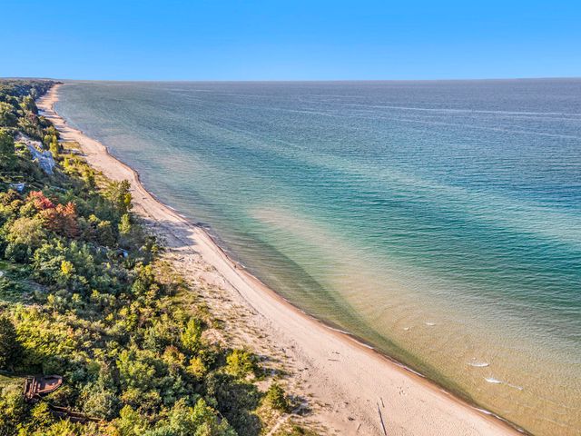 475 Lakeshore Drive, South Haven, MI 49090