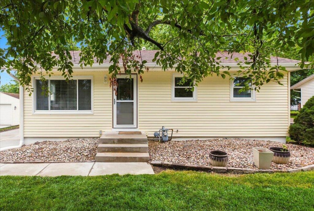 110 ROBIN Road, Council Bluffs, IA 51503
