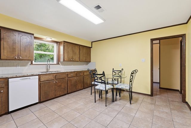 1312 Sunset Dr, Conway, AR 72034