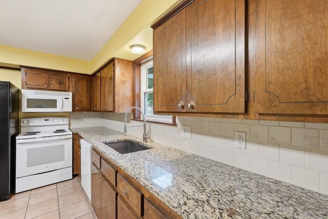 1312 Sunset Dr, Conway, AR 72034