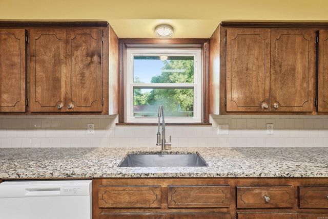 1312 Sunset Dr, Conway, AR 72034