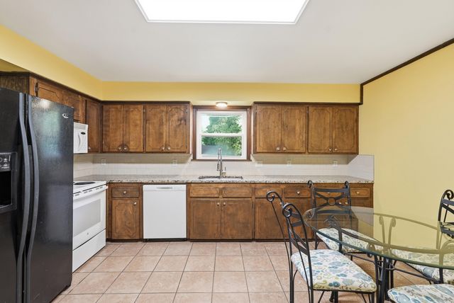 1312 Sunset Dr, Conway, AR 72034