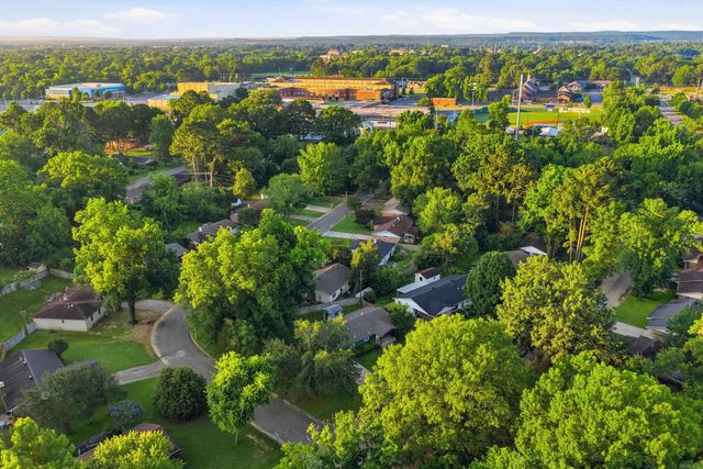 1312 Sunset Dr, Conway, AR 72034