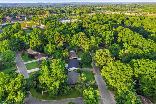 1312 Sunset Dr, Conway, AR 72034