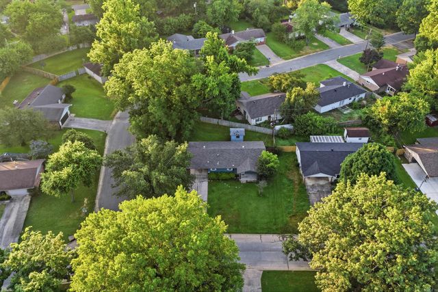 1312 Sunset Dr, Conway, AR 72034