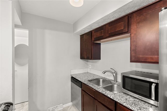 10055 Independence Drive 9B, North Royalton, OH 44133