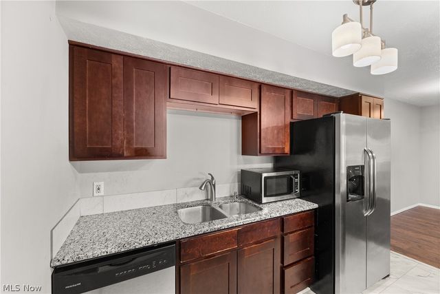 10055 Independence Drive 9B, North Royalton, OH 44133