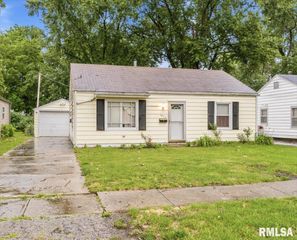 3024 S 2ND Street, Springfield, IL 62703