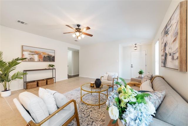 790 Middle CRK, Buda, TX 78610