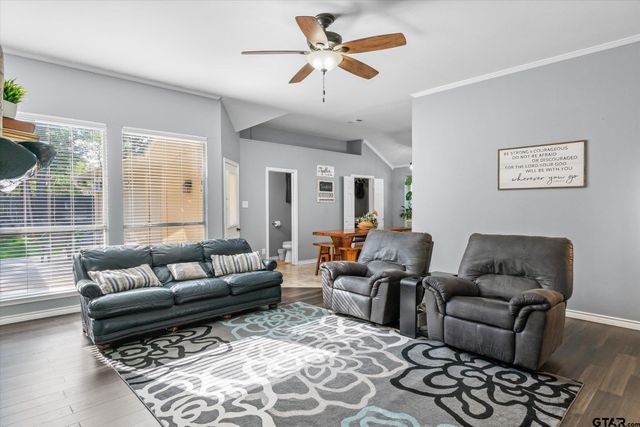 2 Bentwood Circle, Canton, TX 75103