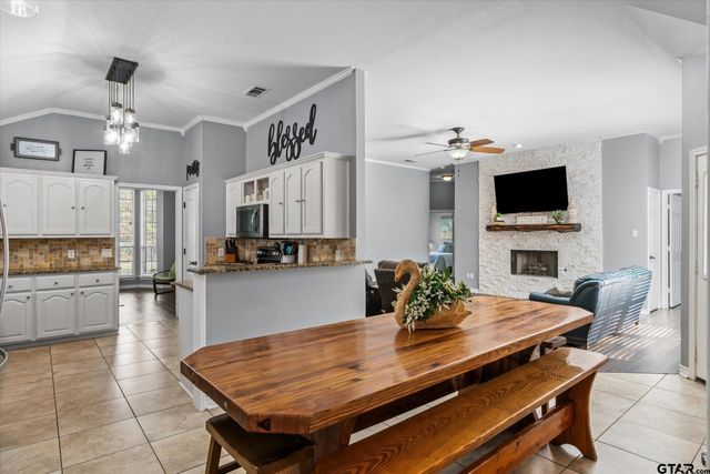 2 Bentwood Circle, Canton, TX 75103