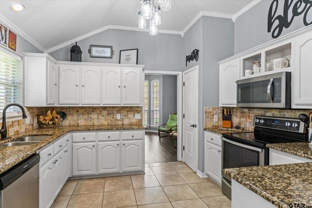 2 Bentwood Circle, Canton, TX 75103