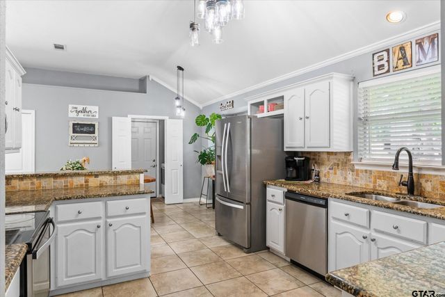 2 Bentwood Circle, Canton, TX 75103