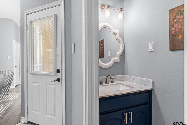 2 Bentwood Circle, Canton, TX 75103