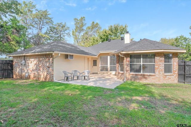 2 Bentwood Circle, Canton, TX 75103