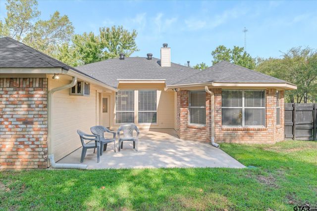 2 Bentwood Circle, Canton, TX 75103