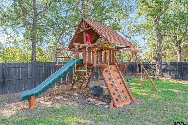 2 Bentwood Circle, Canton, TX 75103