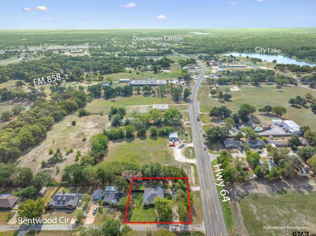 2 Bentwood Circle, Canton, TX 75103