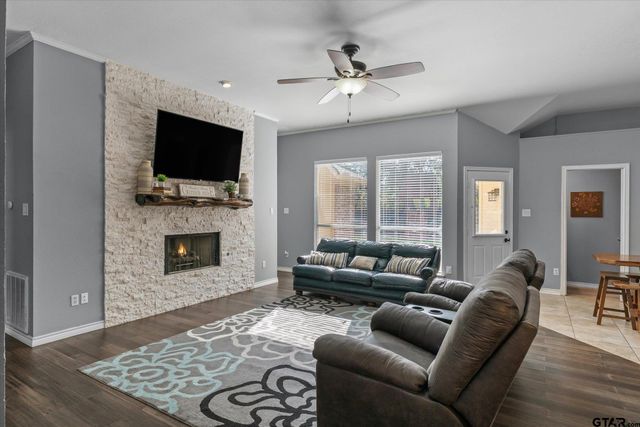 2 Bentwood Circle, Canton, TX 75103